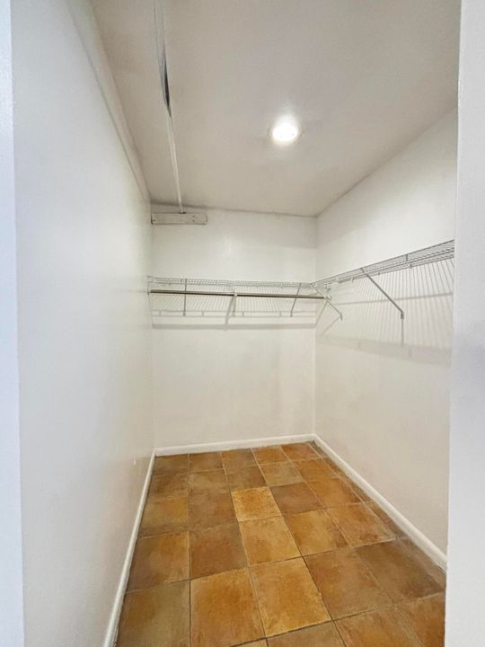 For Rent: $2,300 (2 beds, 2 baths, 1148 Square Feet)