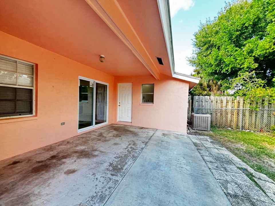 For Rent: $2,300 (2 beds, 2 baths, 1148 Square Feet)