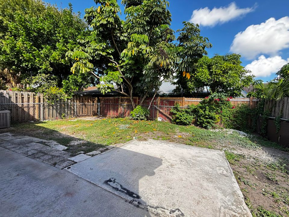 For Rent: $2,300 (2 beds, 2 baths, 1148 Square Feet)