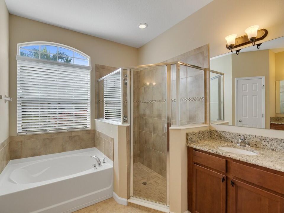 En Venta: $459,900 (4 camas, 3 baños, 2516 Pies cuadrados)