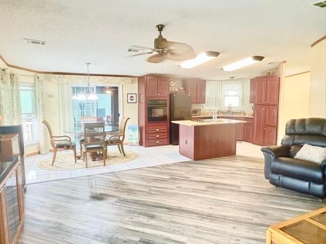 待售: $89,900 (2 贝兹, 2 浴室, 1458 平方英尺)