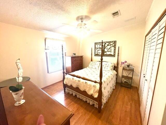 待售: $89,900 (2 贝兹, 2 浴室, 1458 平方英尺)