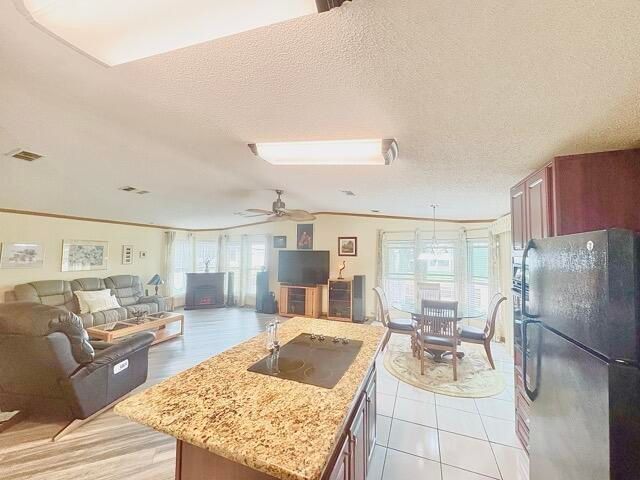 待售: $89,900 (2 贝兹, 2 浴室, 1458 平方英尺)