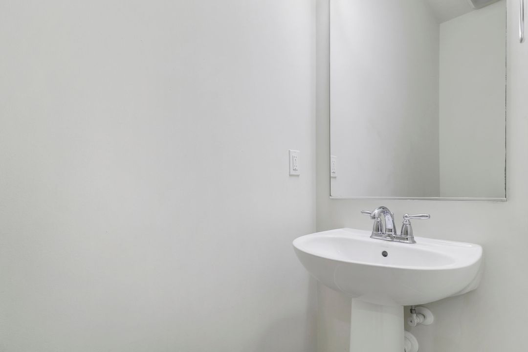 合同活跃: $3,650 (3 贝兹, 2 浴室, 1533 平方英尺)