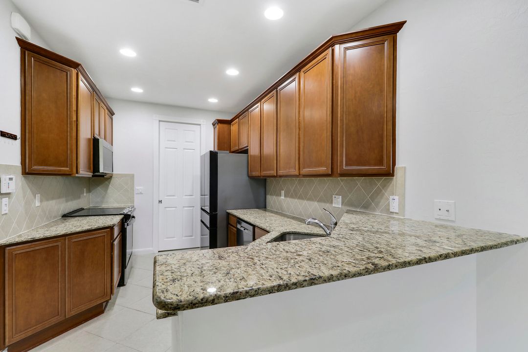 合同活跃: $3,650 (3 贝兹, 2 浴室, 1533 平方英尺)