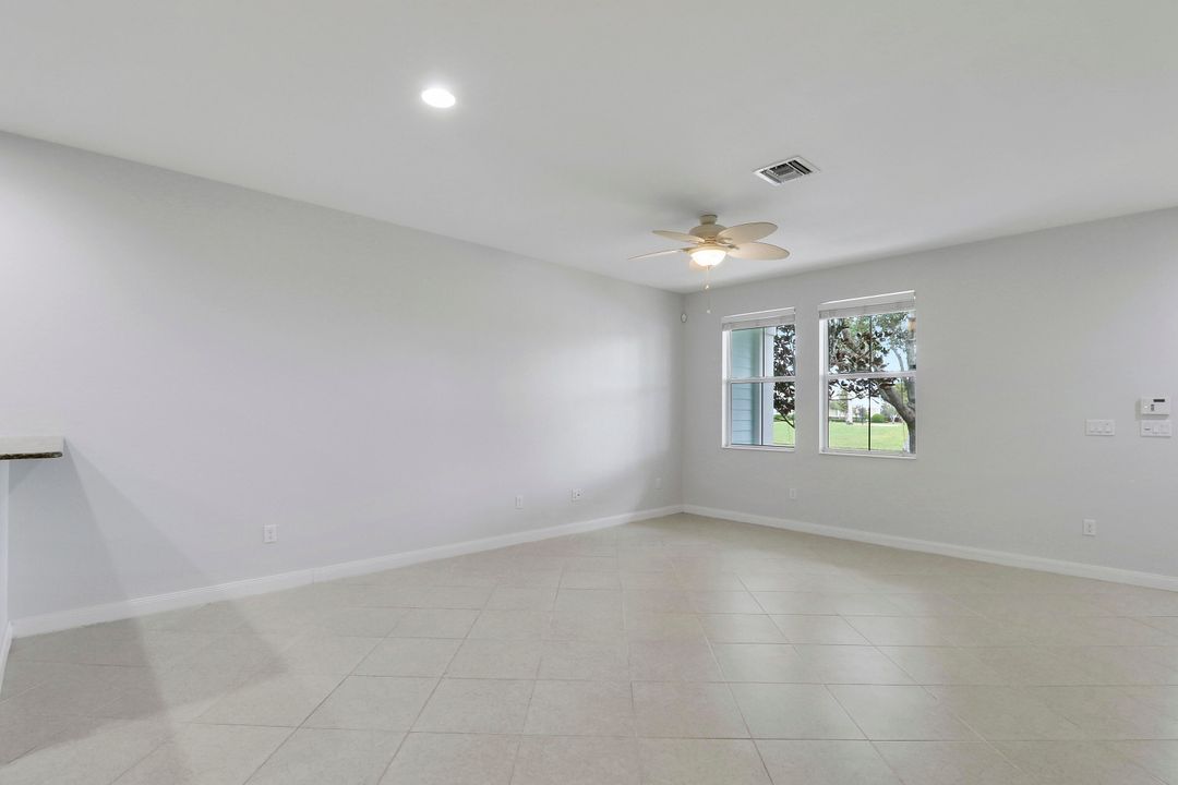 合同活跃: $3,650 (3 贝兹, 2 浴室, 1533 平方英尺)