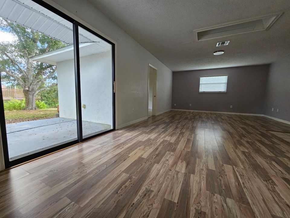 待售: $290,000 (3 贝兹, 2 浴室, 1263 平方英尺)