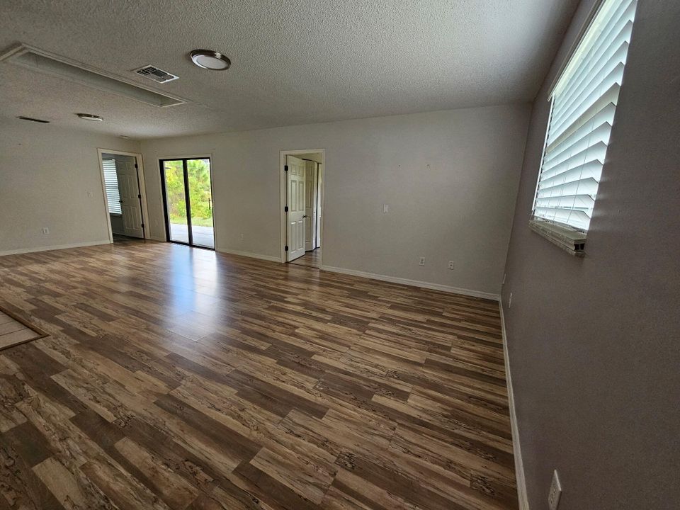 待售: $290,000 (3 贝兹, 2 浴室, 1263 平方英尺)