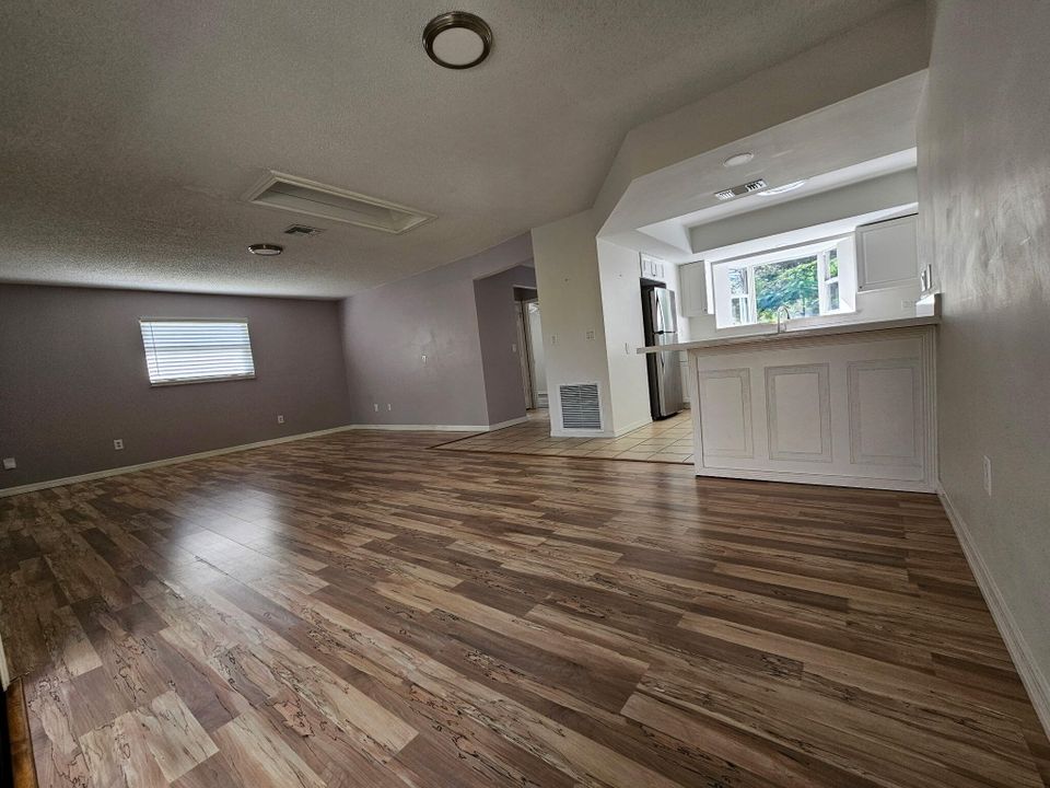 待售: $290,000 (3 贝兹, 2 浴室, 1263 平方英尺)