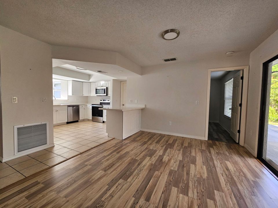 待售: $290,000 (3 贝兹, 2 浴室, 1263 平方英尺)