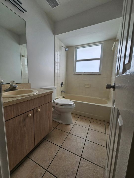 待售: $290,000 (3 贝兹, 2 浴室, 1263 平方英尺)