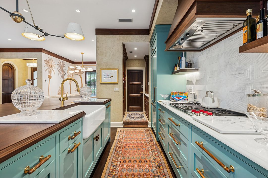 For Sale: $1,695,000 (4 beds, 4 baths, 2581 Square Feet)