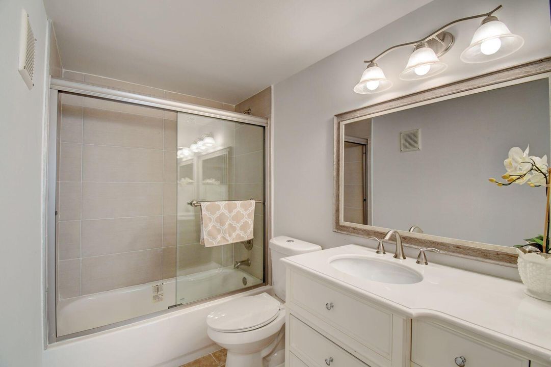 For Rent: $2,400 (2 beds, 2 baths, 1160 Square Feet)