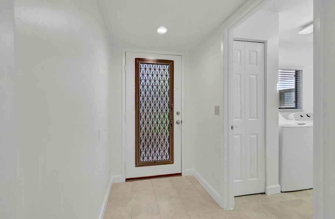 For Rent: $2,400 (2 beds, 2 baths, 1160 Square Feet)