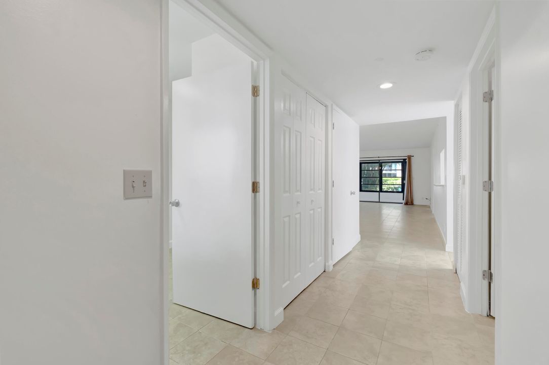 For Rent: $2,400 (2 beds, 2 baths, 1160 Square Feet)