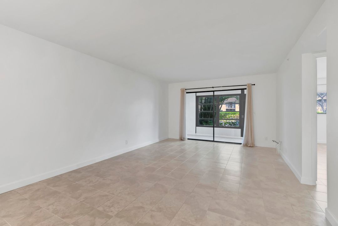 For Rent: $2,400 (2 beds, 2 baths, 1160 Square Feet)