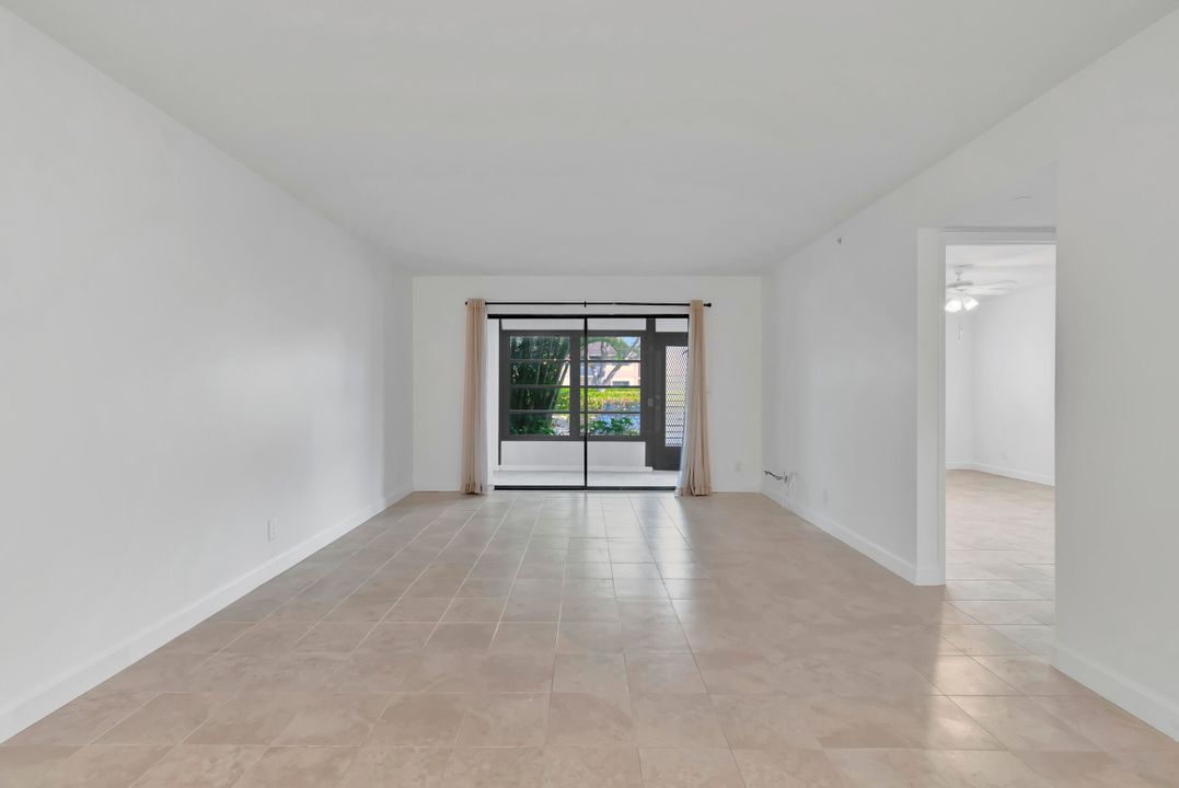 For Rent: $2,400 (2 beds, 2 baths, 1160 Square Feet)