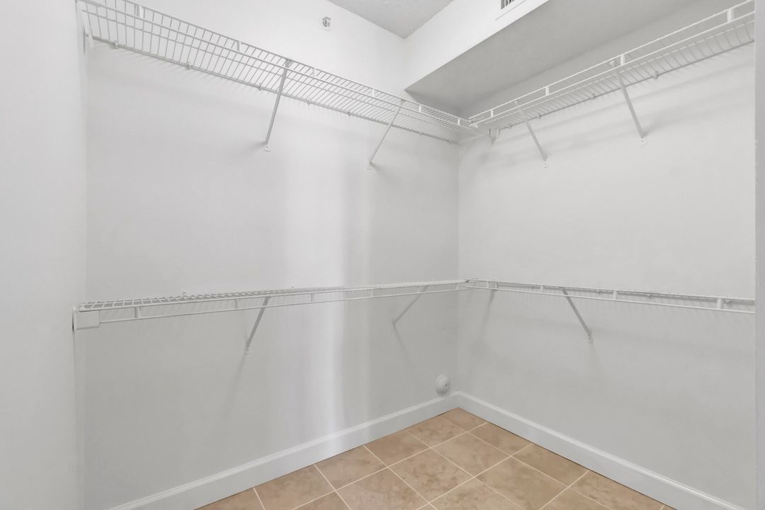 For Rent: $2,400 (2 beds, 2 baths, 1160 Square Feet)