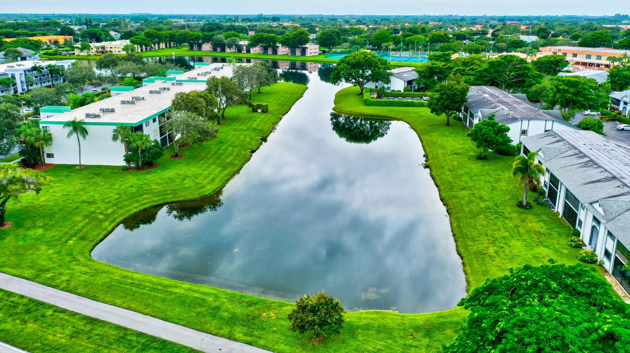 For Rent: $2,400 (2 beds, 2 baths, 1160 Square Feet)