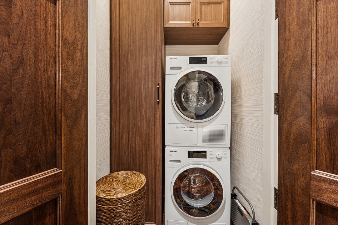 For Sale: $1,695,000 (4 beds, 4 baths, 2581 Square Feet)