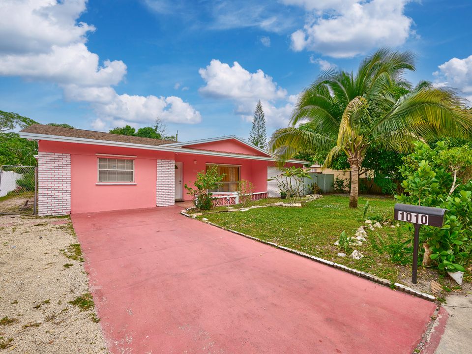 For Sale: $470,000 (4 beds, 2 baths, 2105 Square Feet)