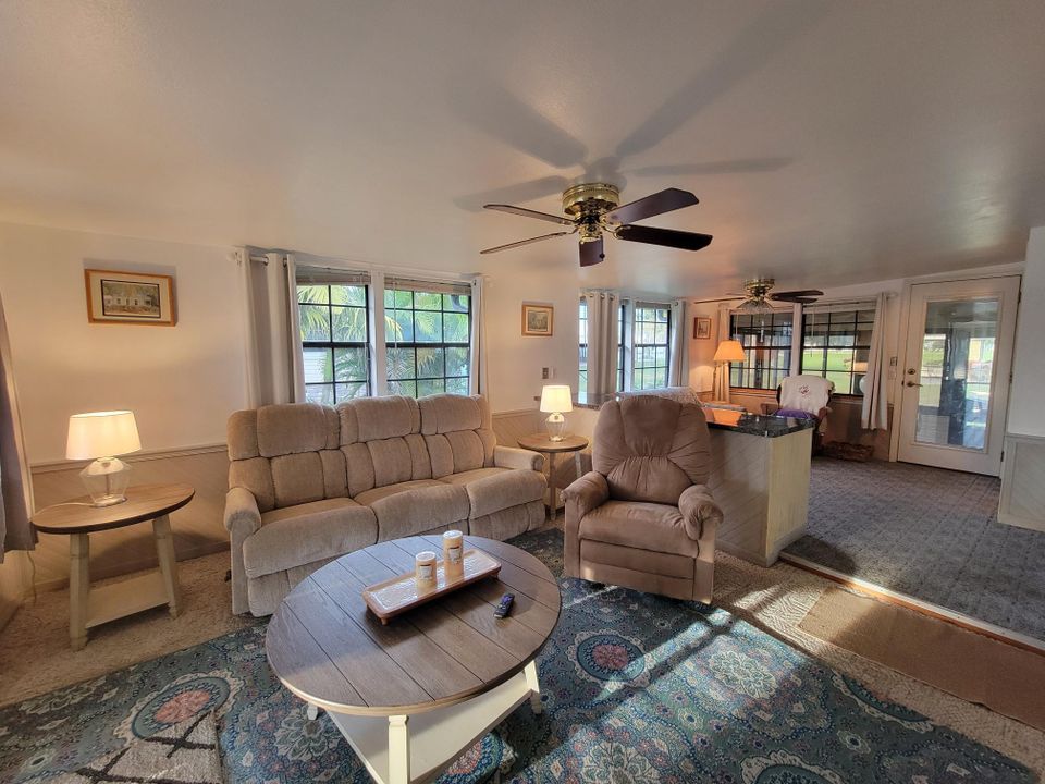 На продажу: $109,000 (1 спален, 1 ванн, 639 Квадратных фут)