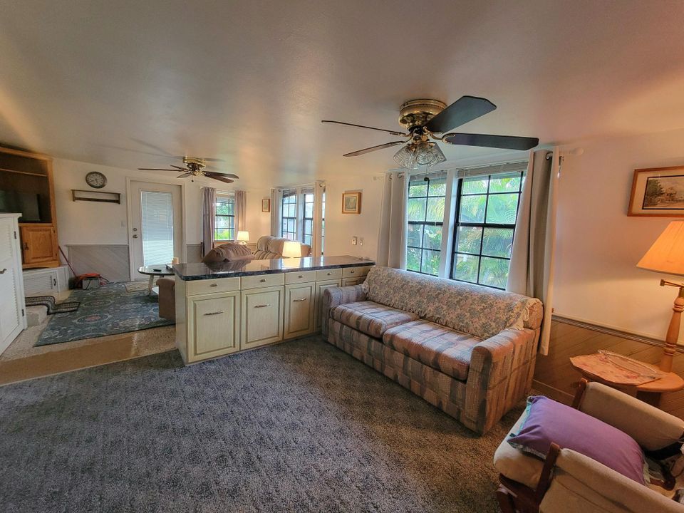 На продажу: $109,000 (1 спален, 1 ванн, 639 Квадратных фут)