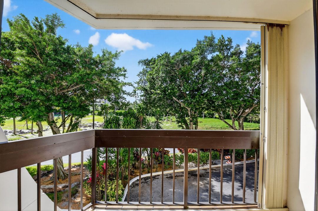 For Sale: $199,000 (2 beds, 2 baths, 1206 Square Feet)