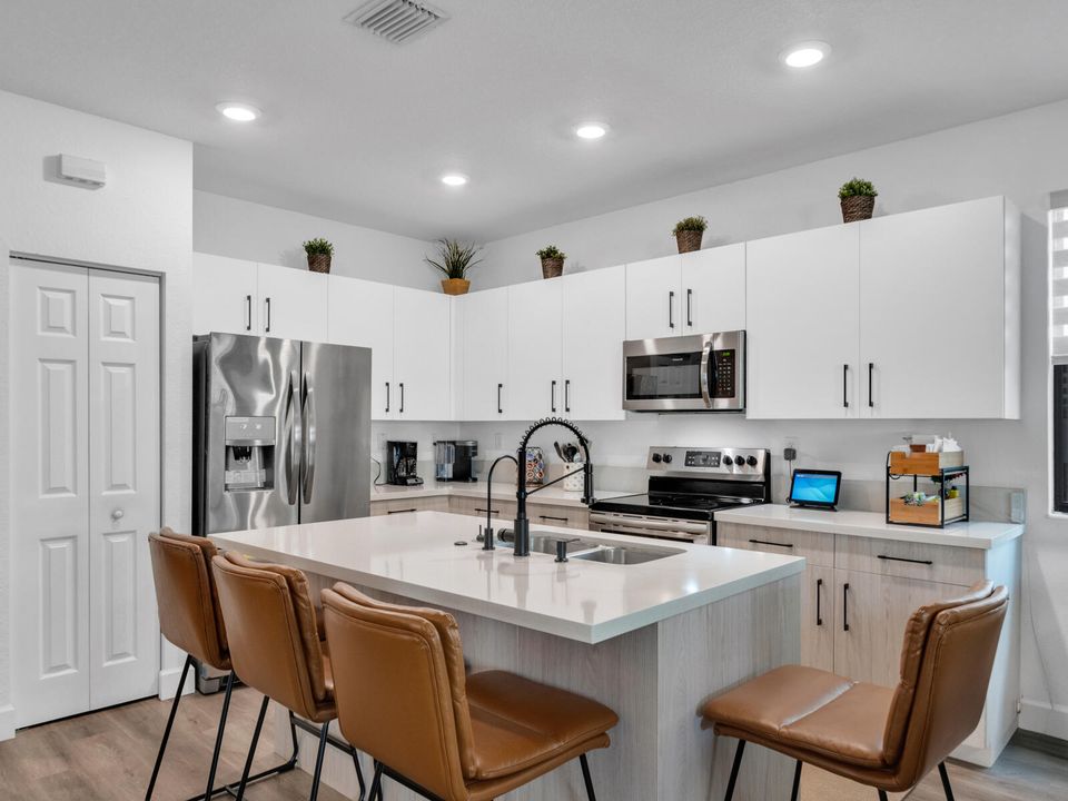 For Sale: $725,000 (4 beds, 3 baths, 2174 Square Feet)