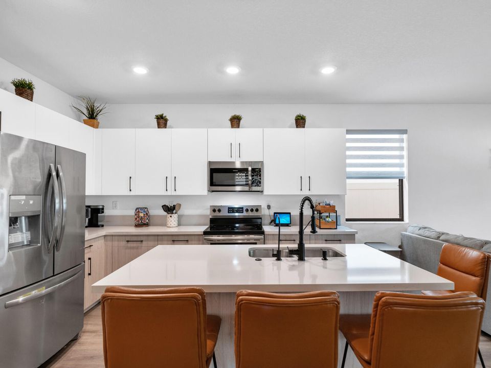 For Sale: $725,000 (4 beds, 3 baths, 2174 Square Feet)