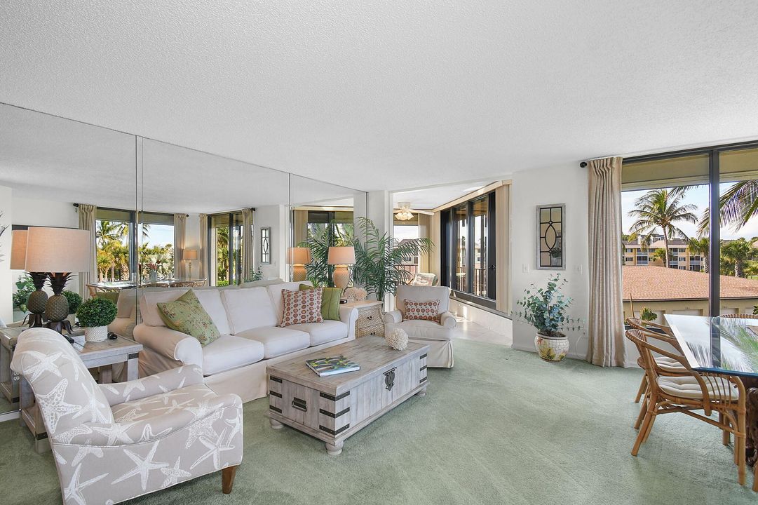 For Sale: $510,000 (2 beds, 2 baths, 1297 Square Feet)