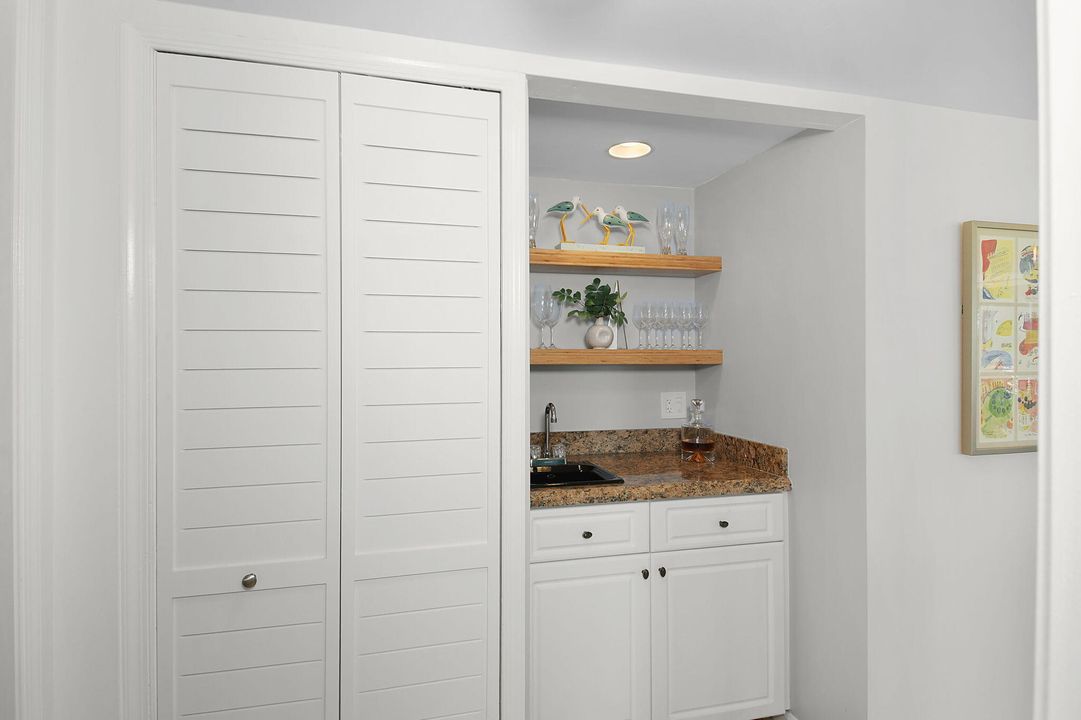 For Sale: $510,000 (2 beds, 2 baths, 1297 Square Feet)