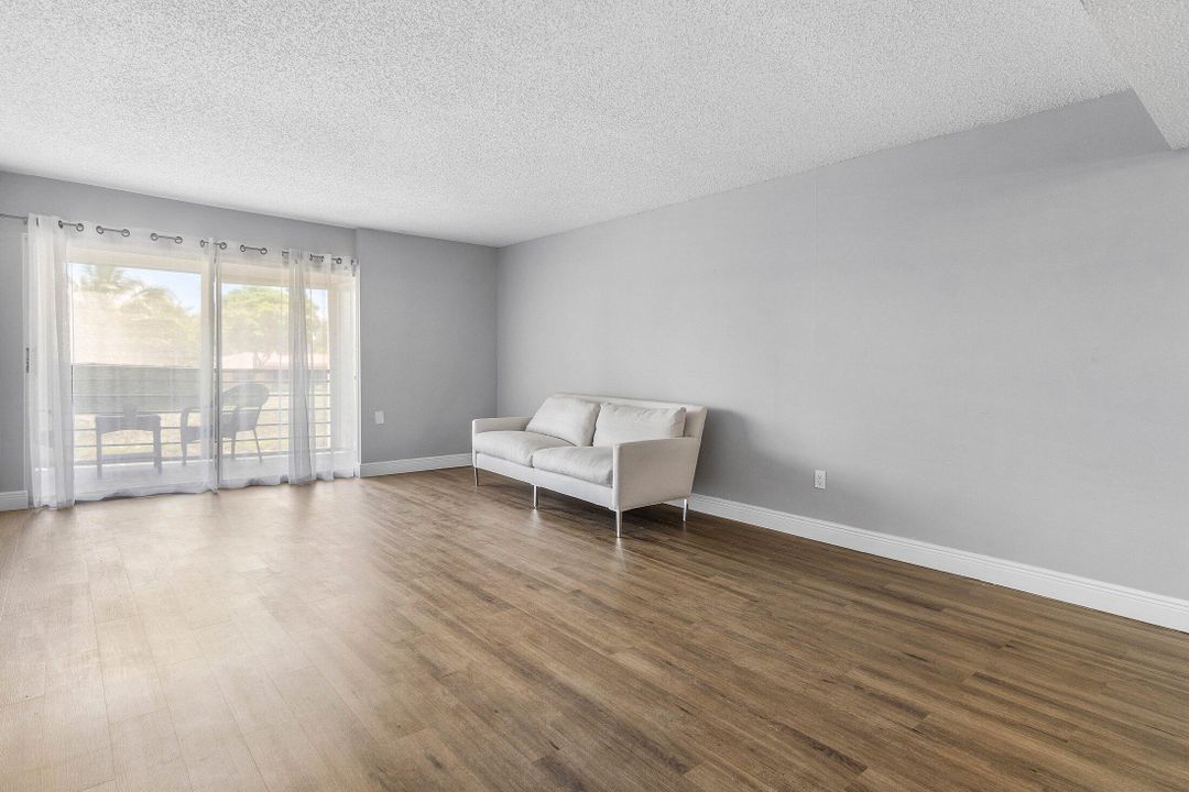 En Venta: $239,900 (2 camas, 2 baños, 1160 Pies cuadrados)