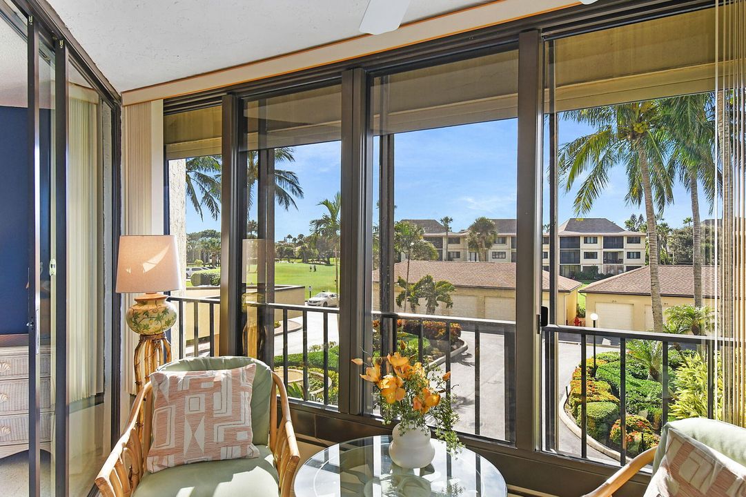 For Sale: $510,000 (2 beds, 2 baths, 1297 Square Feet)