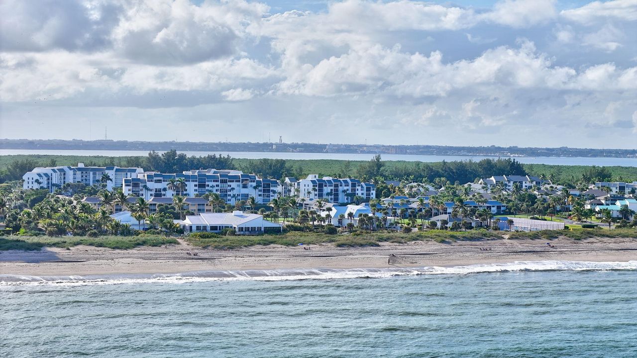 For Sale: $510,000 (2 beds, 2 baths, 1297 Square Feet)