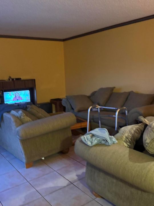 En Venta: $360,000 (3 camas, 2 baños, 1500 Pies cuadrados)