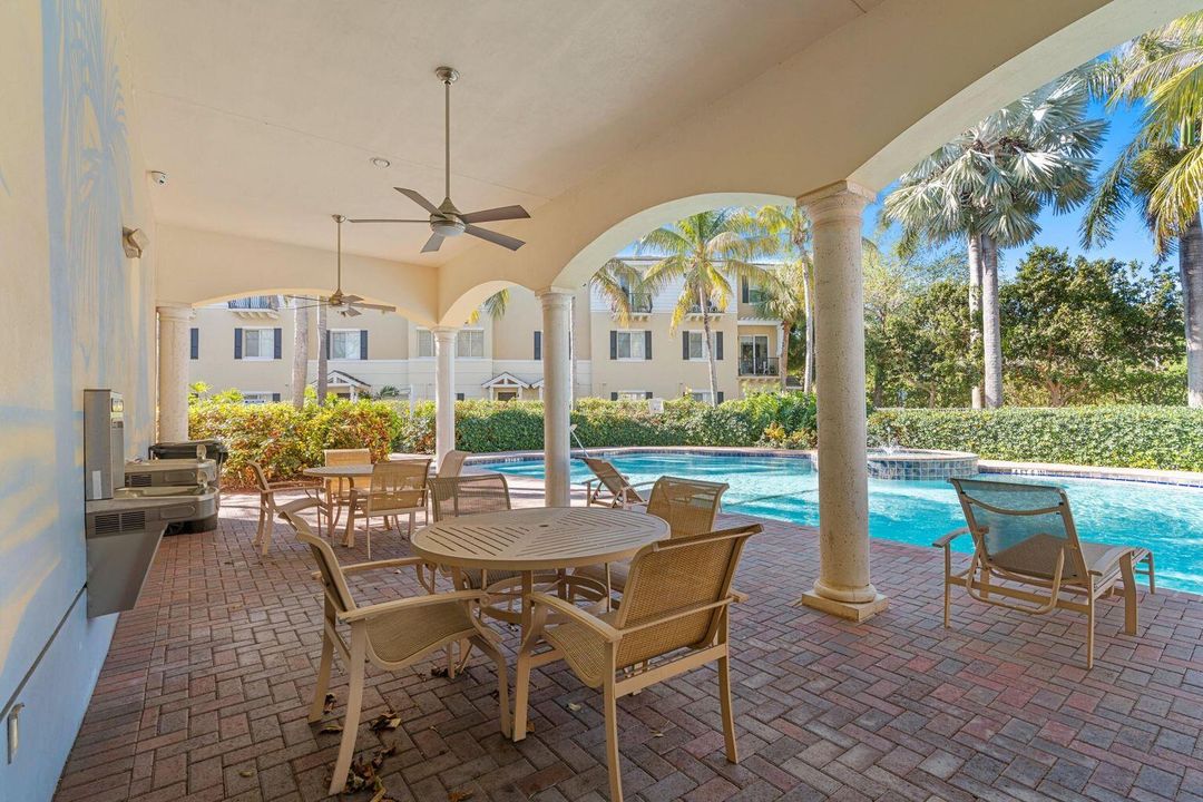 На продажу: $642,900 (3 спален, 3 ванн, 2334 Квадратных фут)