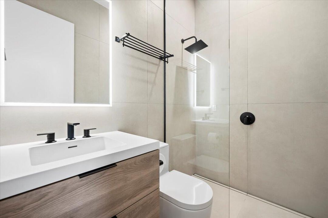 For Sale: $1,950,000 (3 beds, 3 baths, 1974 Square Feet)