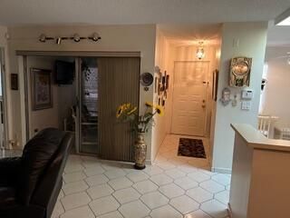 For Rent: $3,000 (2 beds, 2 baths, 1040 Square Feet)