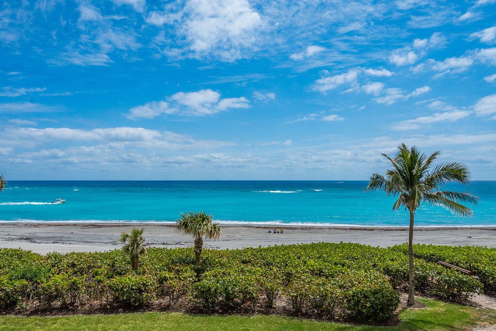 For Sale: $929,000 (2 beds, 2 baths, 1270 Square Feet)