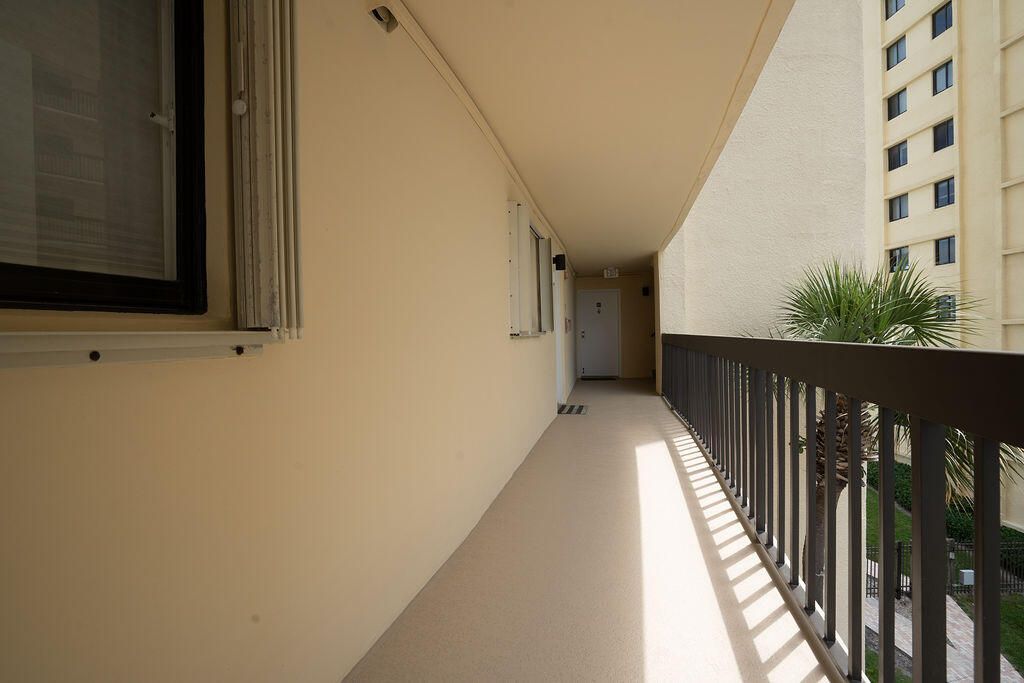 For Sale: $929,000 (2 beds, 2 baths, 1270 Square Feet)