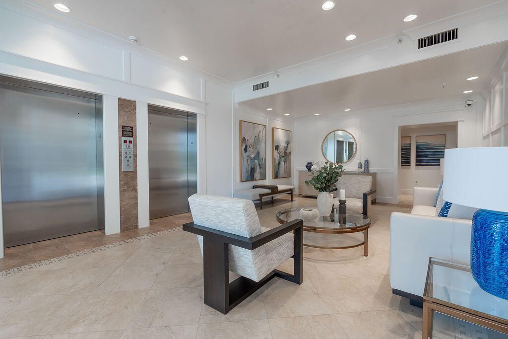 For Sale: $929,000 (2 beds, 2 baths, 1270 Square Feet)