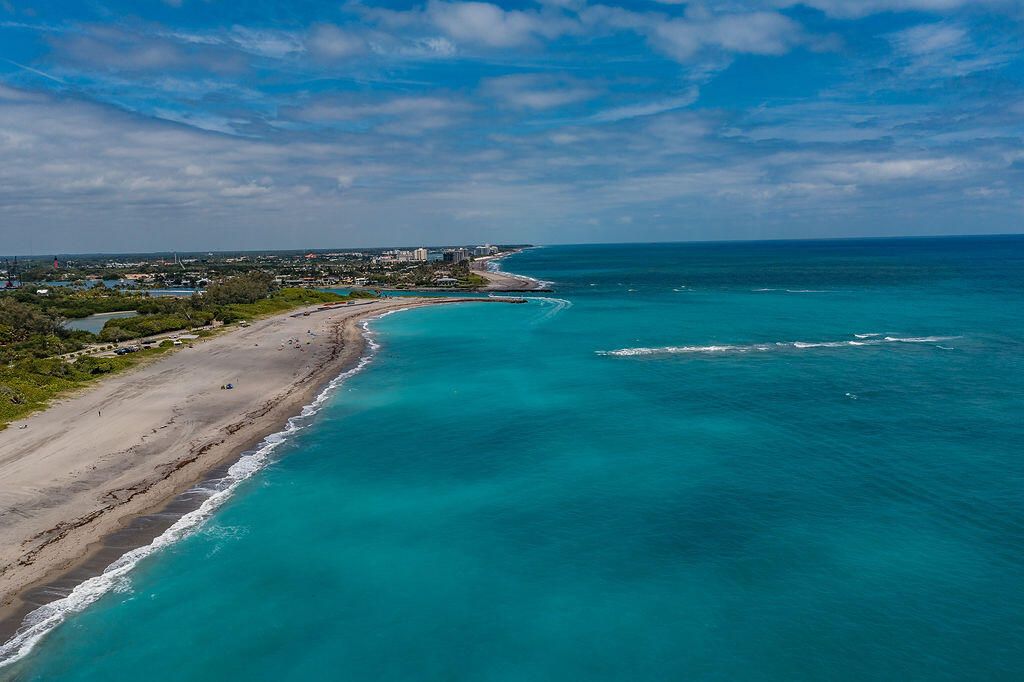 For Sale: $929,000 (2 beds, 2 baths, 1270 Square Feet)