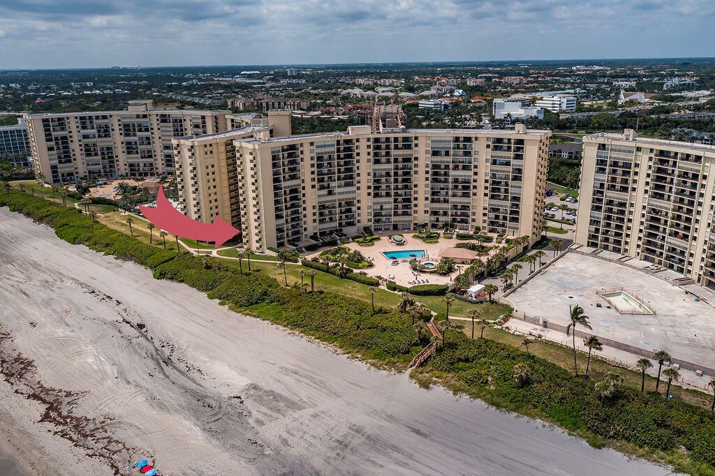 For Sale: $929,000 (2 beds, 2 baths, 1270 Square Feet)