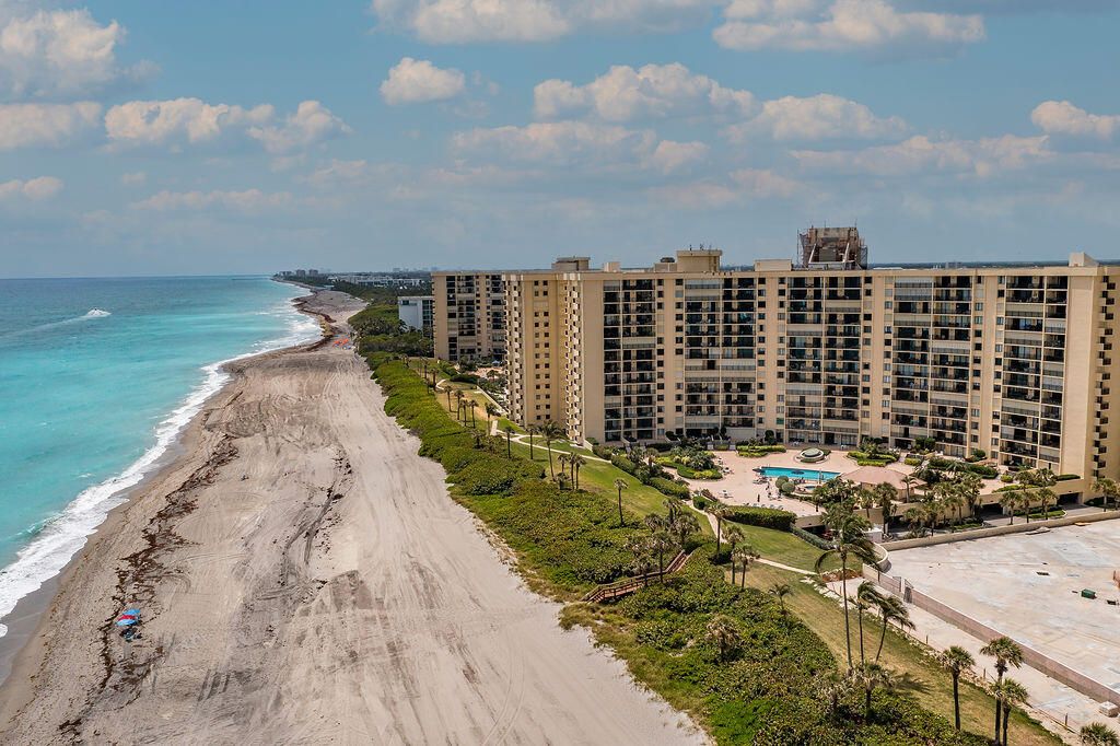 For Sale: $929,000 (2 beds, 2 baths, 1270 Square Feet)