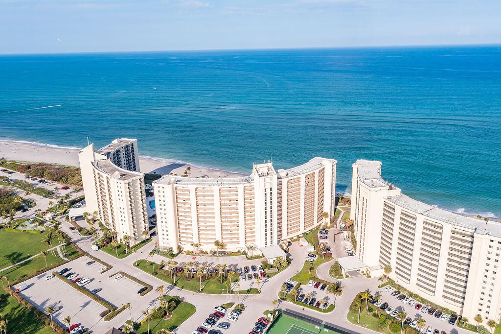 For Sale: $929,000 (2 beds, 2 baths, 1270 Square Feet)