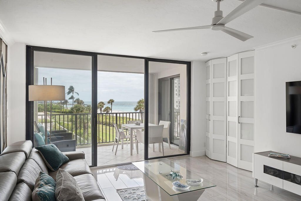 For Sale: $929,000 (2 beds, 2 baths, 1270 Square Feet)