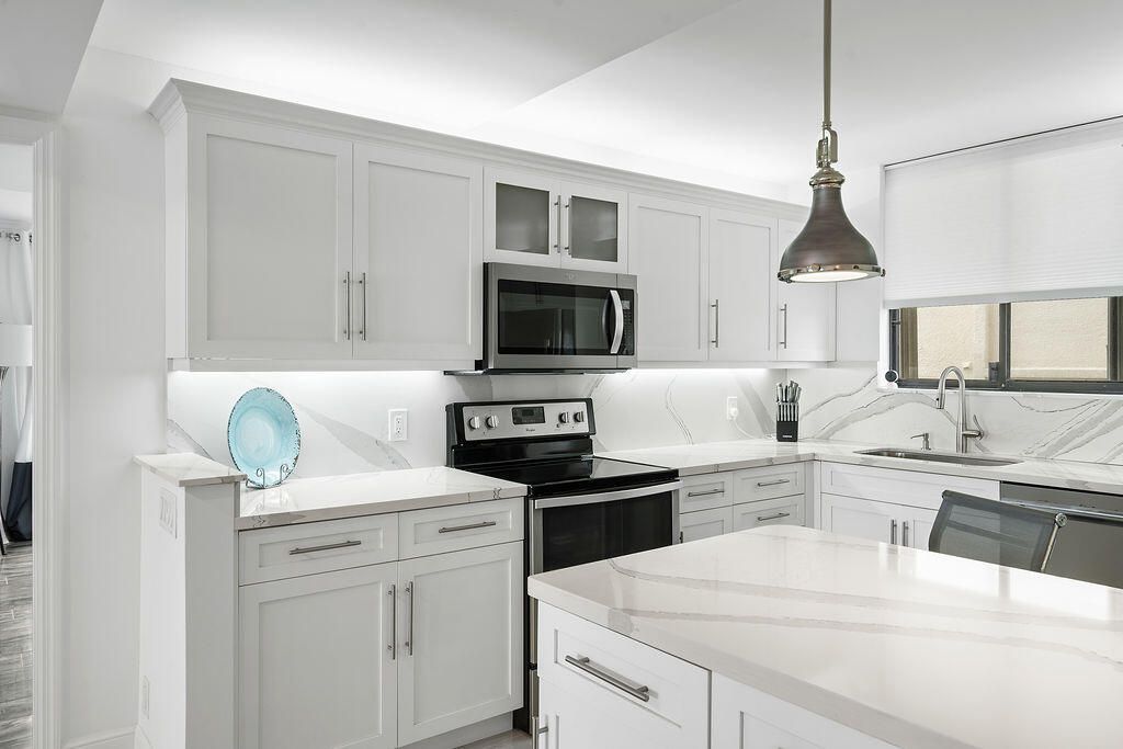 For Sale: $929,000 (2 beds, 2 baths, 1270 Square Feet)