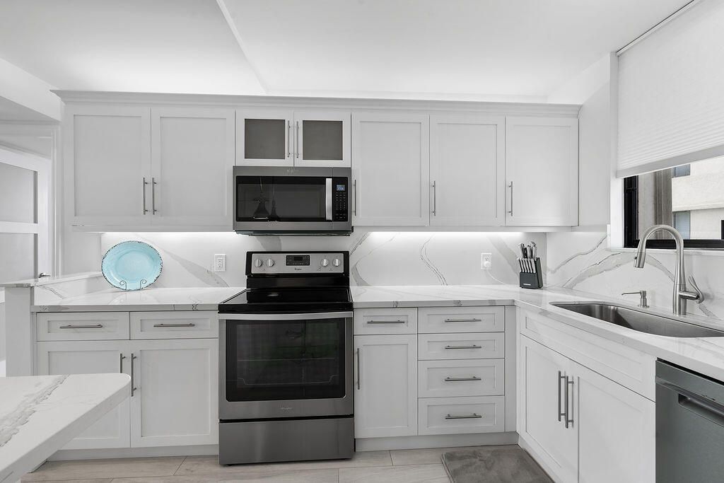 For Sale: $929,000 (2 beds, 2 baths, 1270 Square Feet)