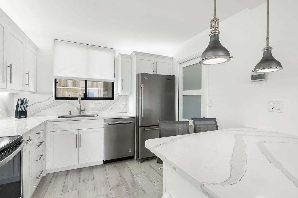 For Sale: $929,000 (2 beds, 2 baths, 1270 Square Feet)